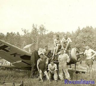 Rare Luftwaffe Airmen Recovering Crashed Me - 109 Fighter Plane (nk,  ??)