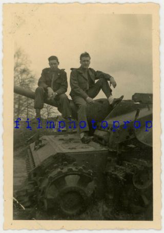 Wwii Us Gi Photo - Us Captured German Stug Iii Ausf.  G Tank Wildeshausen Germany
